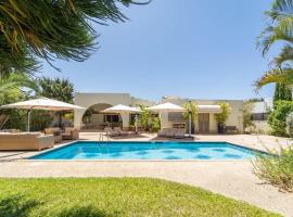 Luxury Villa 5 BDR Pool In Caesarea, hotel di Caesarea