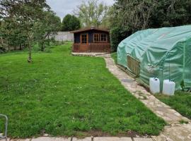 The Cabin - a very quiet location, campsite in Pewsey