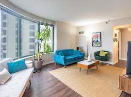 2B 2BA Exquisite Apartment With Views, Indoor Pool & Gym by ENVITAE, beach rental in Chicago