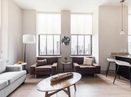 2BR Distinguished Apartment Rooftop Deck & Gym, hotel in Baltimore