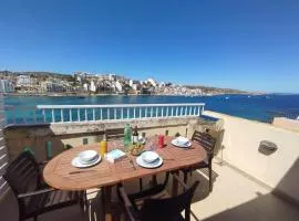 Blue Harbour Seafront Penthouse with large terrace with panoramic sea views - by Getawaysmalta