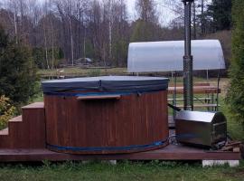 Hot Tub with Wigwam Fluffy Horns - Kubls ar vigvamu Pūkainie Ragi, glamping site in Plieņciems