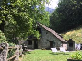 Verzasca Lodge Matilde โรงแรมในFrasco