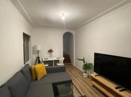 Close to city 2 Bedroom House Surry Hills, holiday home in Sydney