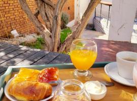 Hotel Namaste, hotel cerca de Aeropuerto Internacional de Mendoza Gobernador Francisco Gabrielli (El Plumerillo) - MDZ, Mendoza