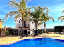 Alucinante villa a pie de golf piscina Altaona Golf、Baños y Mendigoの別荘