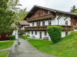 Komfortwohnung mit Pool und Sauna, cheap hotel in Hauzenberg