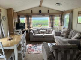 Delightful 3 Bedroom Caravan with Desking Heacham, hotel in Hunstanton