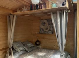 chalet sous le chant du chêne, hotel a La Roque-dʼAnthéron