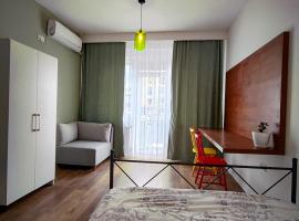 Hostel Charming Double Private Room, svečių namai mieste Priština