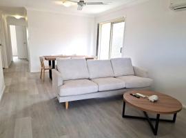 Coombabah 3 bedroom duplex, apartment in Gold Coast