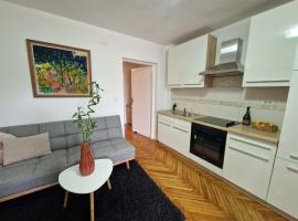 Apartment LavLi, hotel with parking in Umag