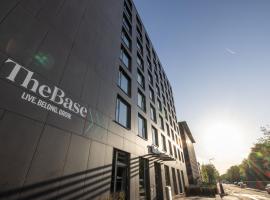 The Base Munich, Hotel in München