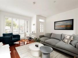 Brilliant Port Melbourne Central Townhouse, beach rental in Melbourne