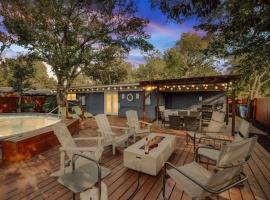 Vibrant House w Great Backyard Pool and Jacuzzi, hotel en Irving