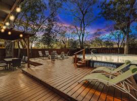 어빙에 위치한 호텔 Vibrant House w Great Backyard Pool and Jacuzzi