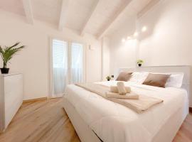 [Elegante Suite] Via Sestri - Airport - WiFi, hotel di Genoa