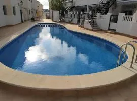 Casa con piscina y amplia terraza