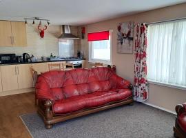 3 Bedroom Self-Catering Chalet, hotel with parking in Stepps
