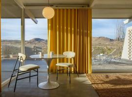 The Bungalows by Homestead Modern, cottage ở Joshua Tree