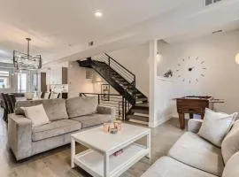 4BR Upscale Townhome Roof Top w Skyline Views