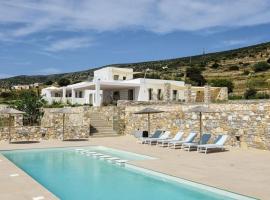 Outstanding new villa with great pool area and panoramic sea view, hotel in Angairiá