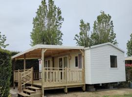 Mobil-home Siblu Les Rives de Condrieu, khách sạn ở Condrieu