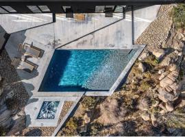 Black Desert House ft in Architectural Digest, hotel in Yucca Valley