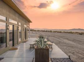 Estrella Perdida - Joshua Tree Off-Grid Soaking Tub, ξενοδοχείο σε Joshua Tree