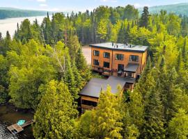 Lazy Bear Lake House, cabin in Labelle
