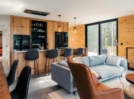 Bright chalet with hot tub and indoor sauna