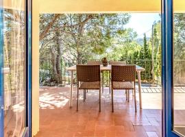 Grifeu 14 - Apartamento con terraza y jardín，位于赫罗纳的酒店