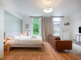 Renovated Chic Studio 5 Min to City Center