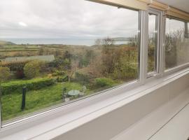 Arfron, hotel di Dinas