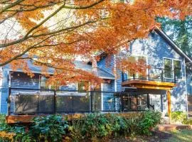 Bellevue Hidden Forest Blue House 4 min to DT