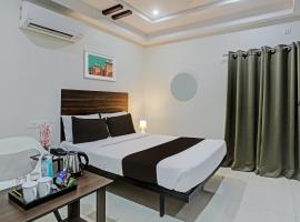 Hotel White Ridge Near Kondapur, מלון בKondapur