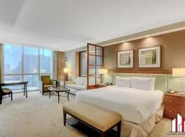 MGM Signature-18-703 Strip View Jacuzzi Studio