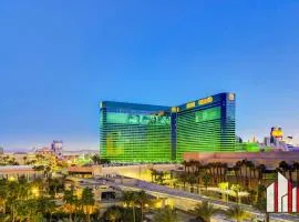 MGM Signature-07-620 1Br 2Ba Balcony Suite