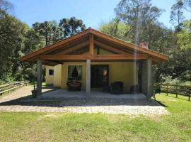 casa de campo em chacará, cottage in Curitiba