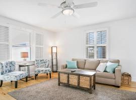 Beach Cottage! 100 Steps to the Sand, Pets OK, Private Deck!, Hotel in St. Augustine