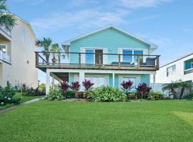 Ocean Views Retreat! Renovated Apt with Beach Bikes!, apartment in St. Augustine