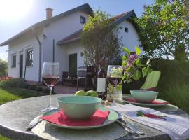 Szőlőhegyi házikó - Cottage in the vineyard, üdülőház Balatonszemesen