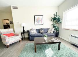 2BR and 2BA Beer City Flat with Pool Gym and Parking, apartma v mestu Grand Rapids
