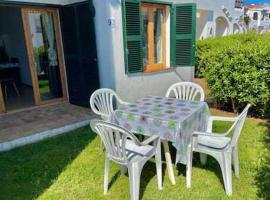 Mestral -Apartamento con piscina junto la playa，位于阿雷纳尔登卡斯特尔的酒店