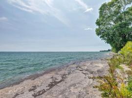 Wind & Waves - Wellington waterfront with Satellite TV & fire pit, hotel em Wellington