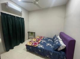 Irdina Homestay Beserah, Kuantan, hotel sa parkingom u gradu Kuantan