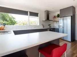 Near the CBD Perfect for Large Groups & Parking