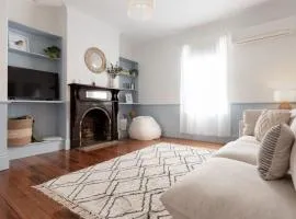 Charming Little Home Close To The City w Parking And Wifi