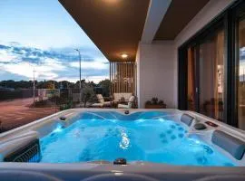 Luma Luxury Apartment with Jacuzzi