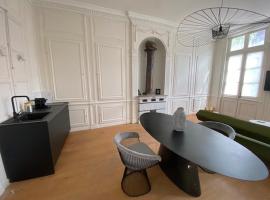 APPARTEMENT VICTOR HUGO, hotel v mestu Amiens